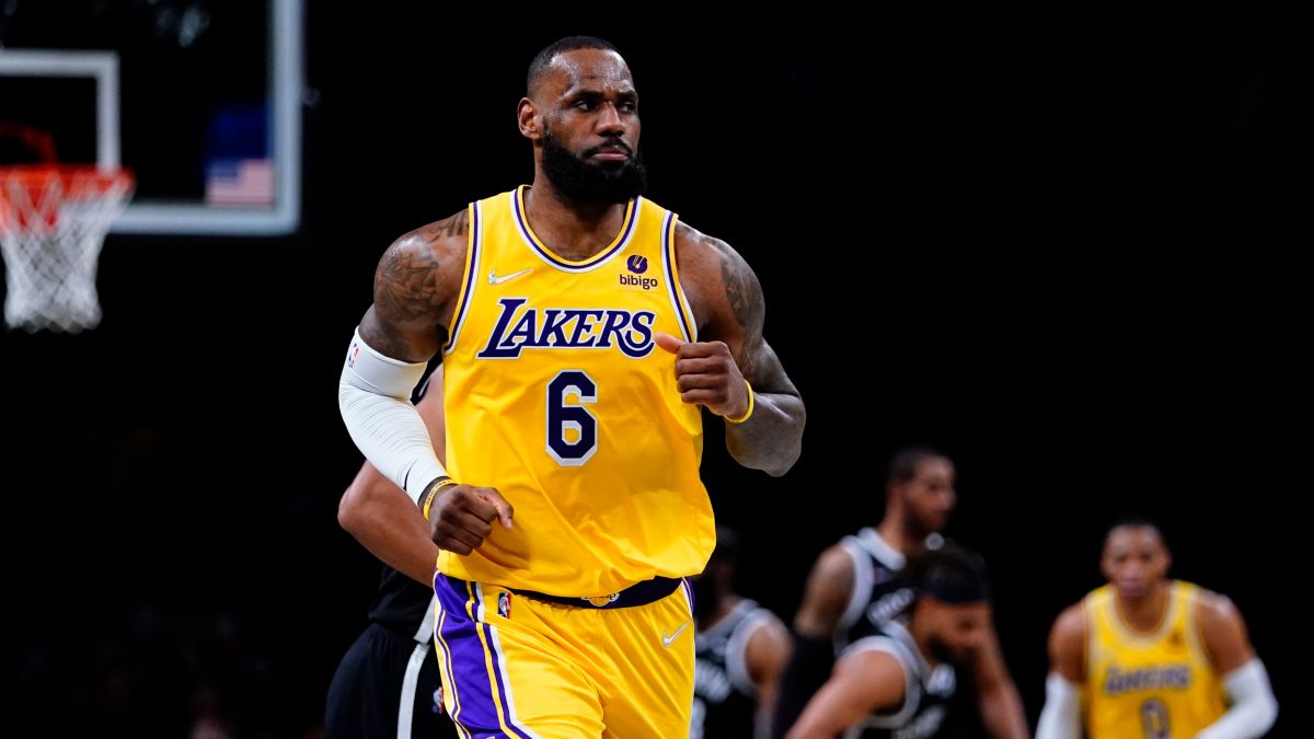 Lebron James extende contrato Lakers