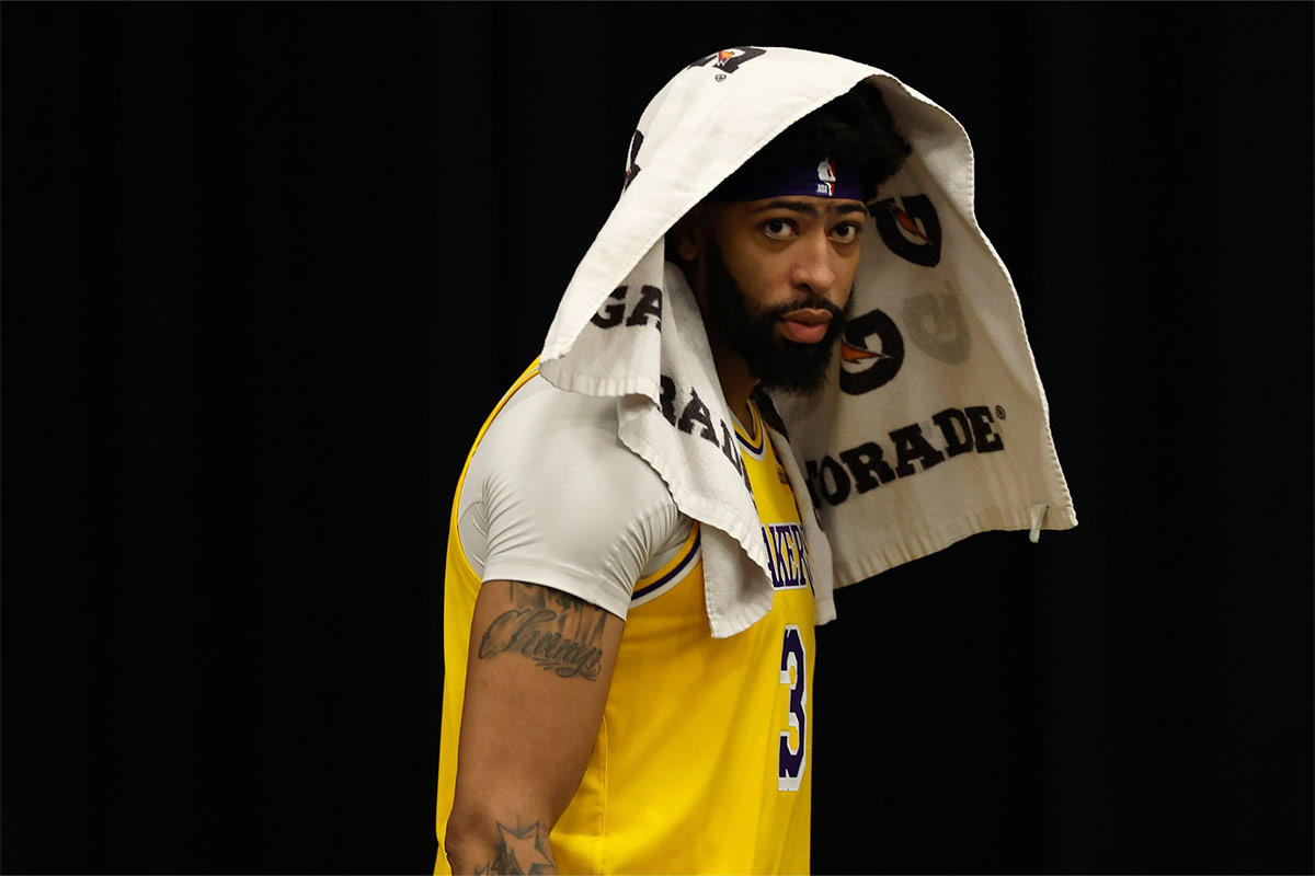 Lakers trocar Anthony Davis
