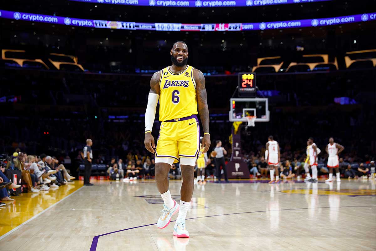 LeBron lidera venda regatas Brasil