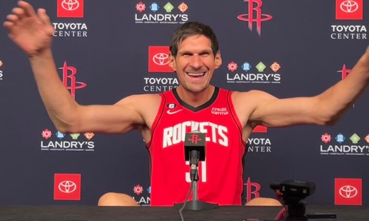 Houston Rockets assina com Boban Marjanovic por mais uma temporada