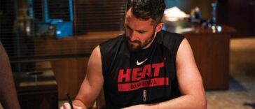 Kevin Love assina Miami Heat