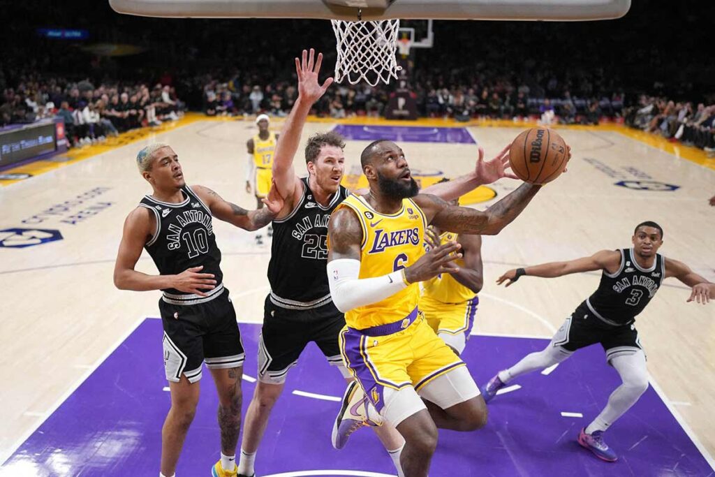 Kareem Abdul-Jabbar assistirá LeBron James quebrar recorde pontuação