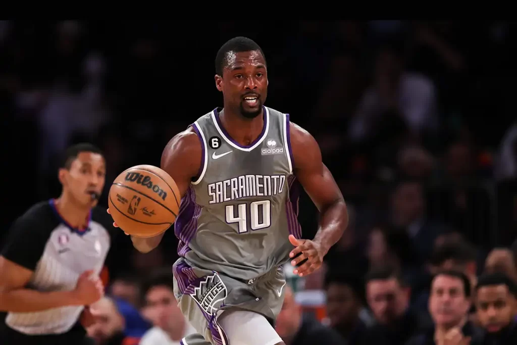 Harrison Barnes fica Kings