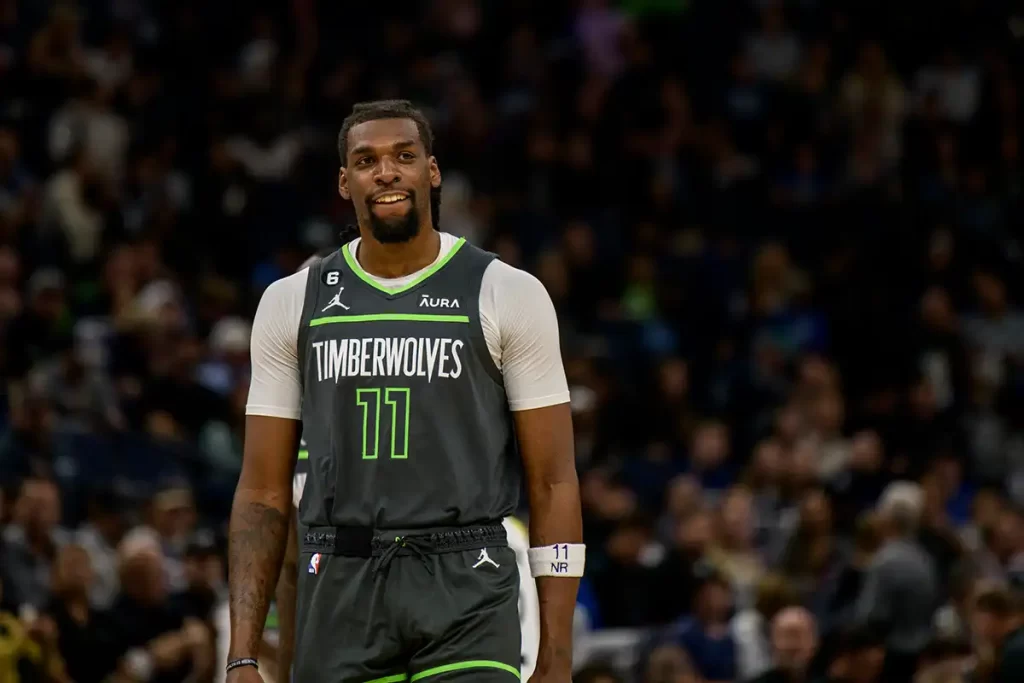 Timberwolves extensão Naz Reid