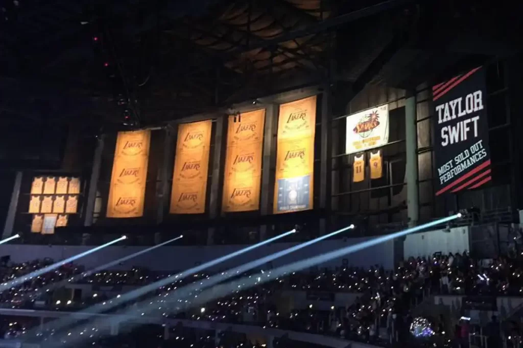 Lakers banner NBA Cup