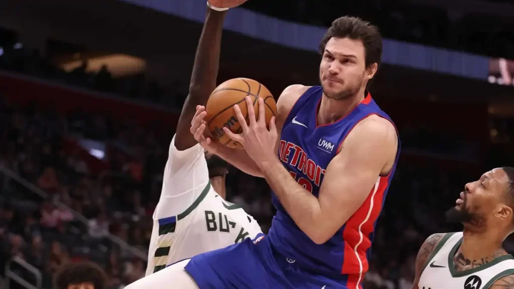 Danilo Gallinari assina com Bucks