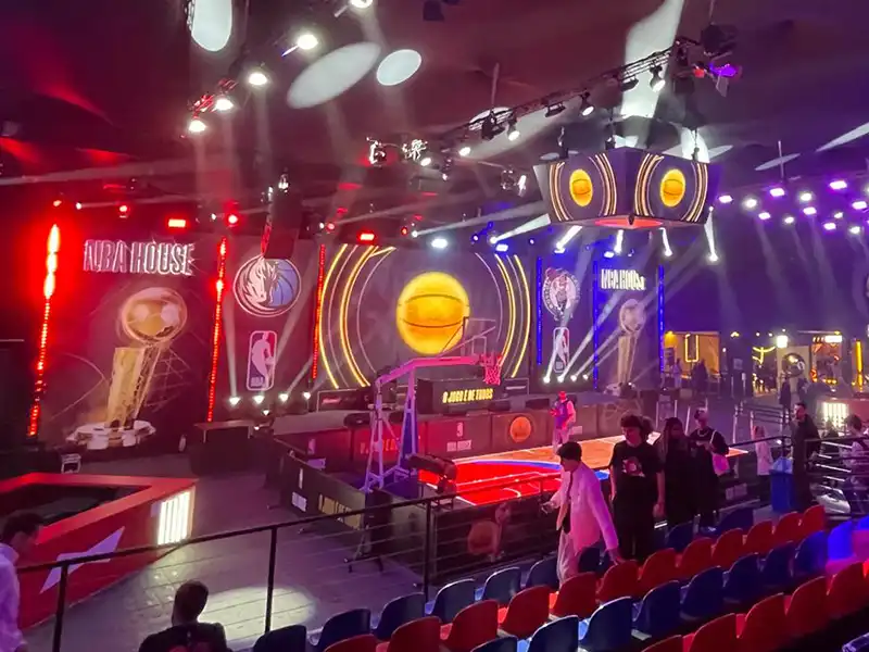 NBA House 2024 palco