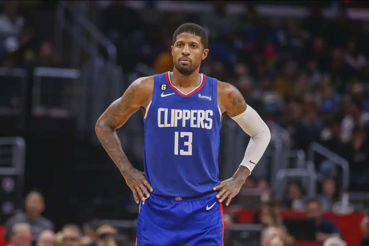 Paul George Assina Com O 76ers