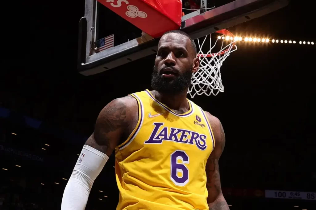 LeBron James estatísticas salários