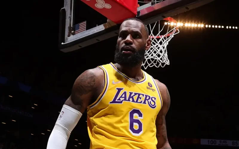 LeBron James estatísticas salários