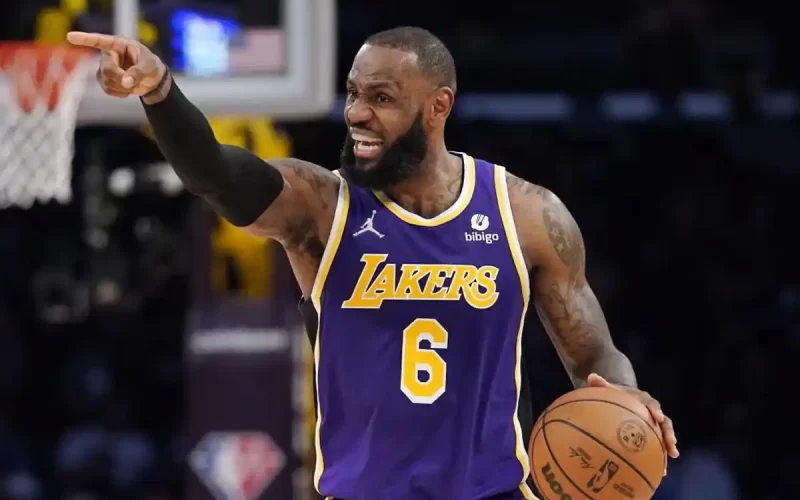 LeBron James estatísticas salários