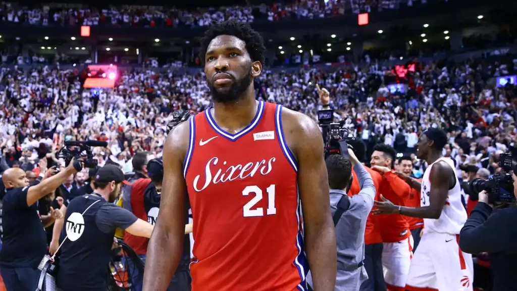 Joel Embiid fora Pré-Temporada