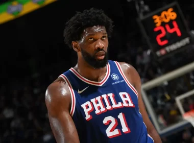 Joel Embiid suspenso três jogos