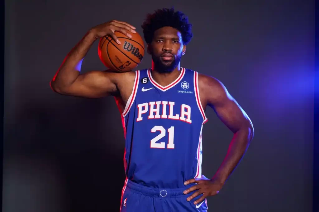 Joel Embiid problema joelho