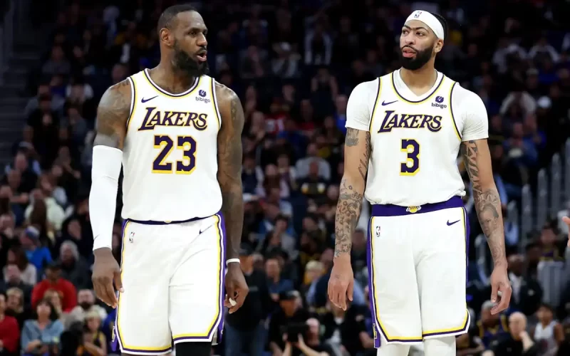 LeBron Lakers xingou jornalista
