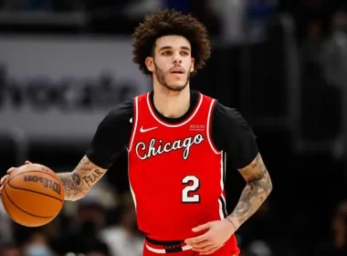 Bulls assina Lonzo Ball