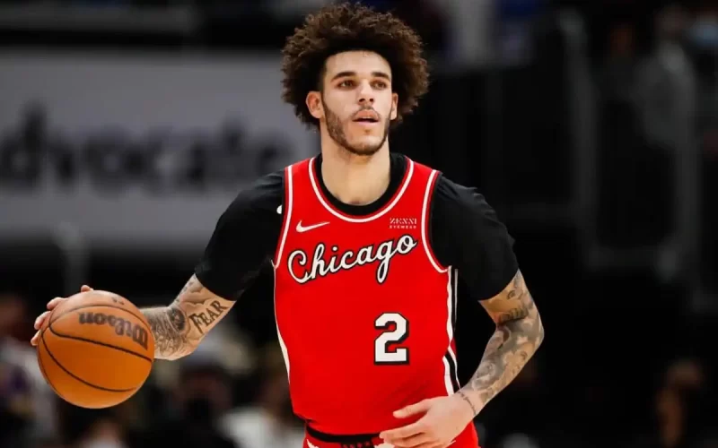 Bulls assina Lonzo Ball