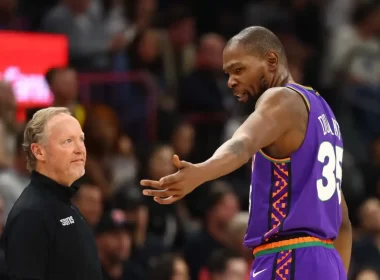 Kevin Durant briga técnico