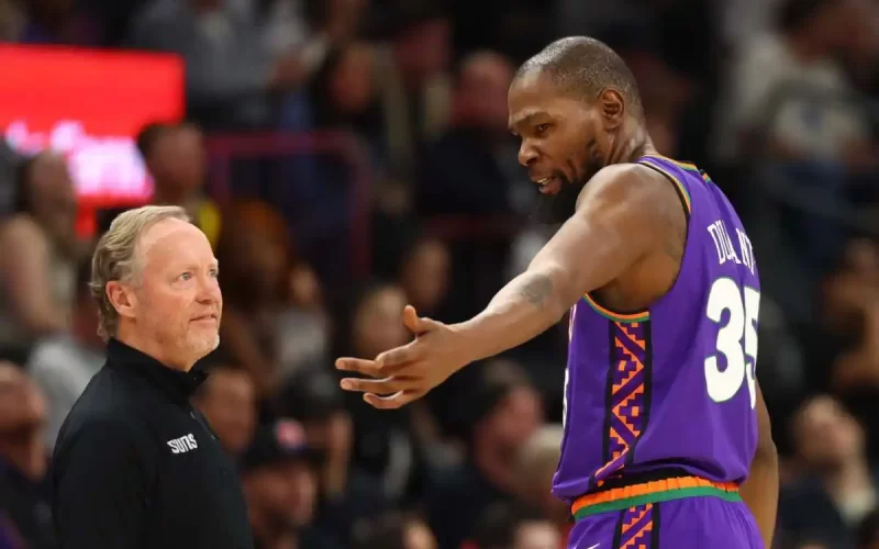 Kevin Durant briga técnico