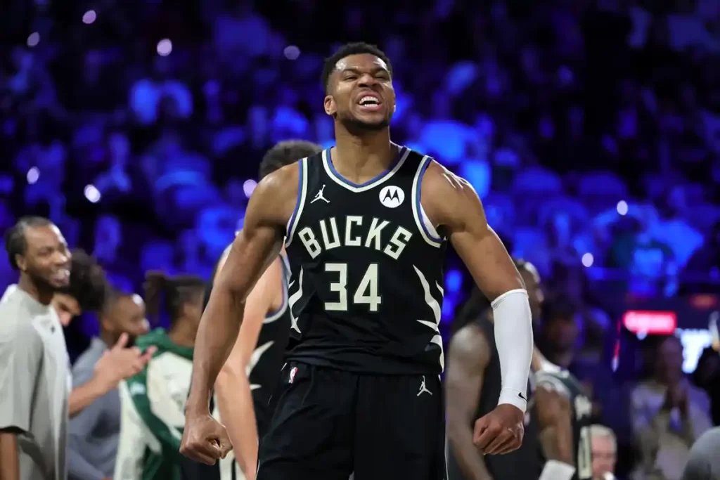 Antetokounmpo Bucks 20 mil