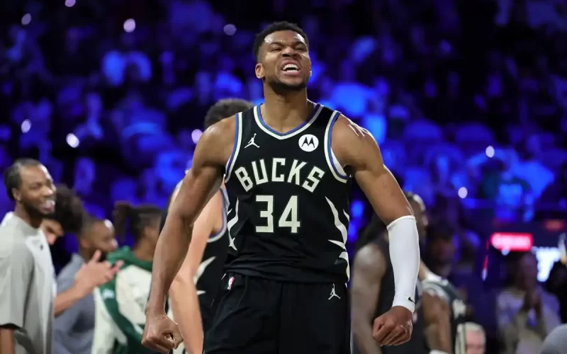 Antetokounmpo Bucks 20 mil