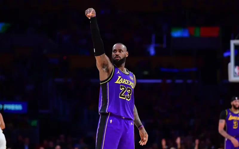 LeBron James opção jogador