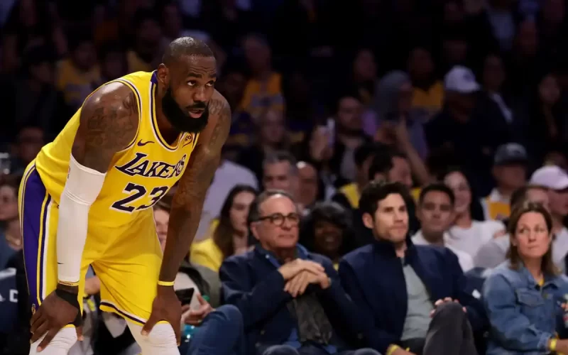 LeBron Lakers lesão virilha