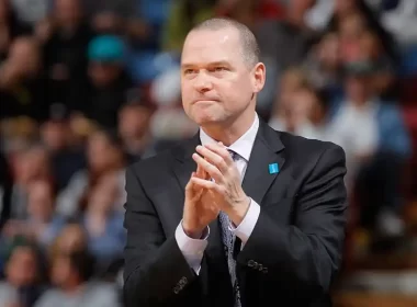 Nuggets demite treinador Malone