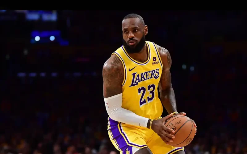 LeBron James lesão joelho