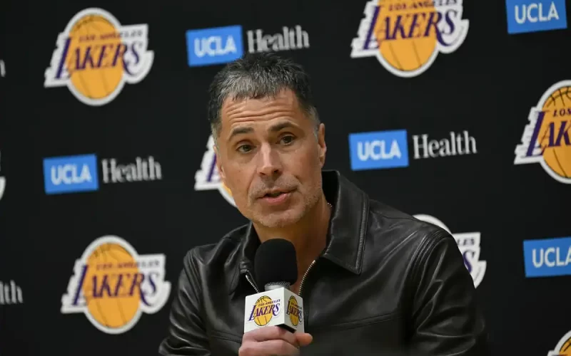 Lakers atualização elenco