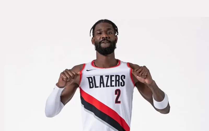 Deandre Ayton do Blazers