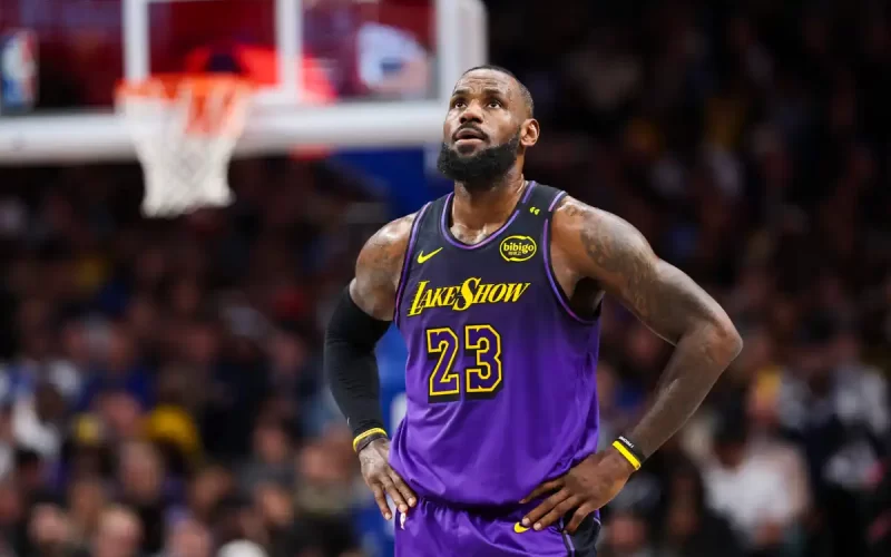 Lakers LeBron James opção