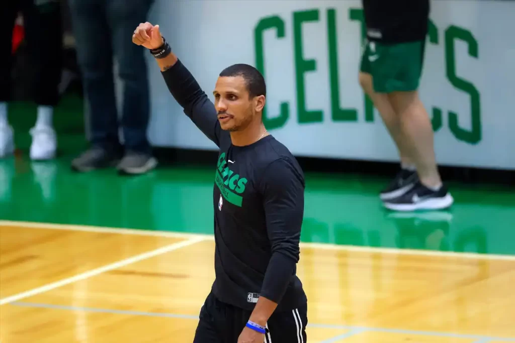 Celtics estende Joe Mazzulla