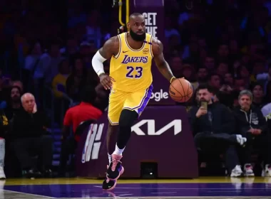 LeBron James jogar liga