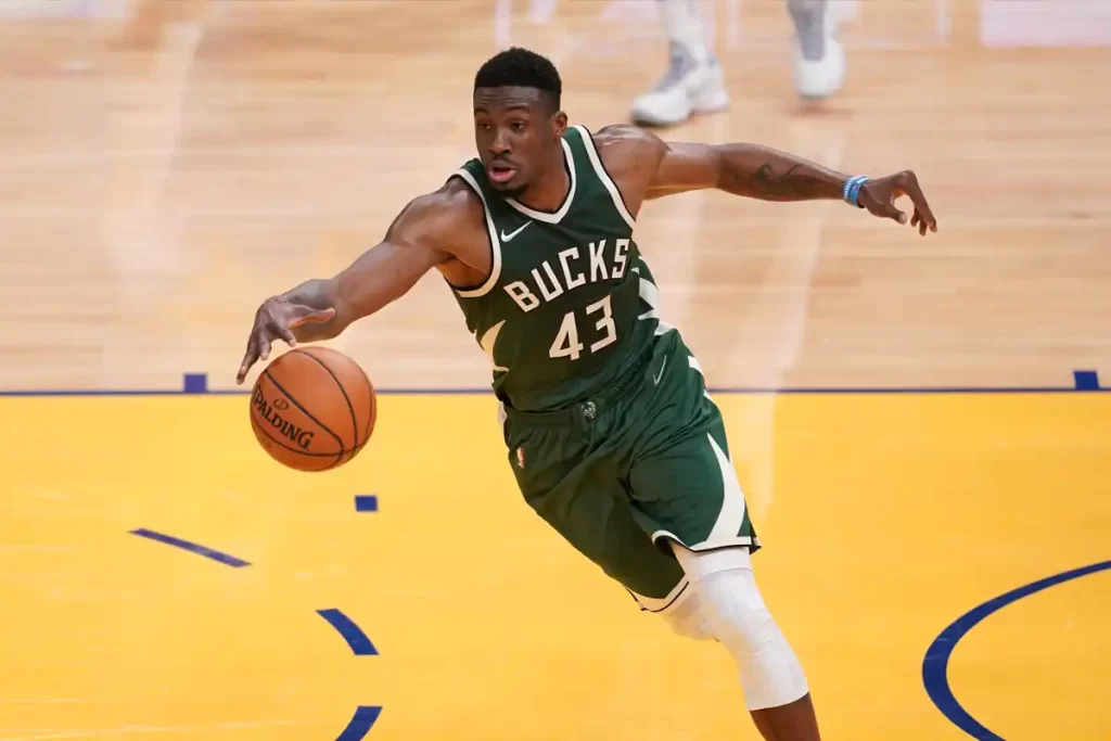 Thanasis Antetokounmpo Bucks