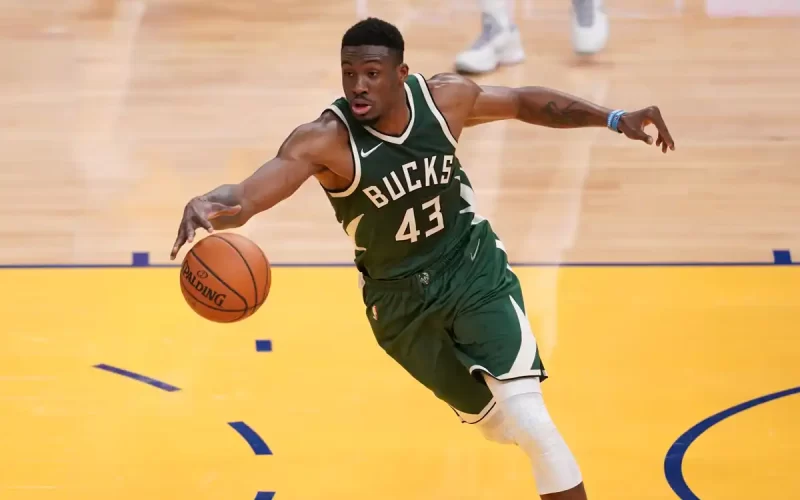 Thanasis Antetokounmpo Bucks