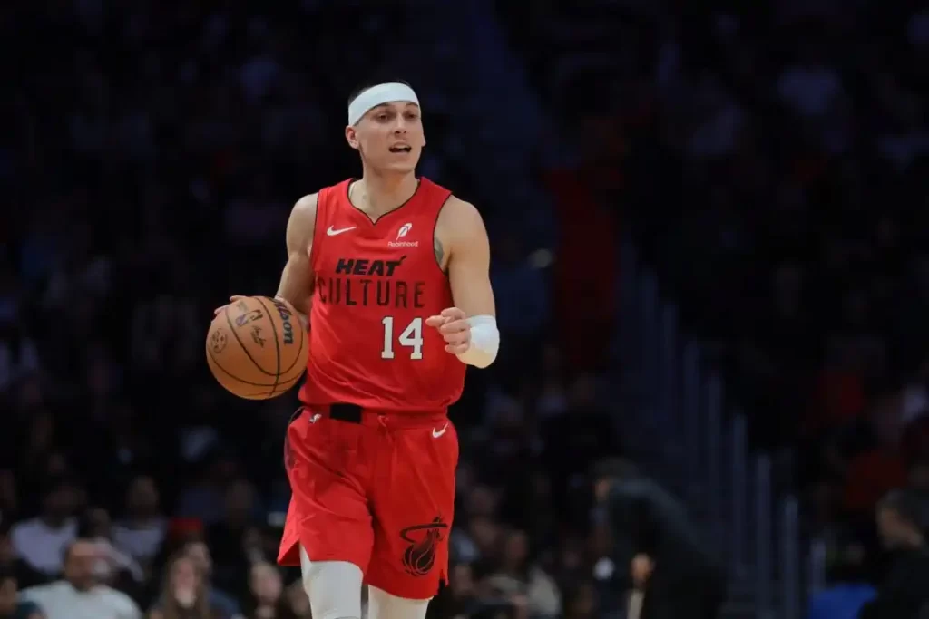 Tyler Herro cirurgia pé