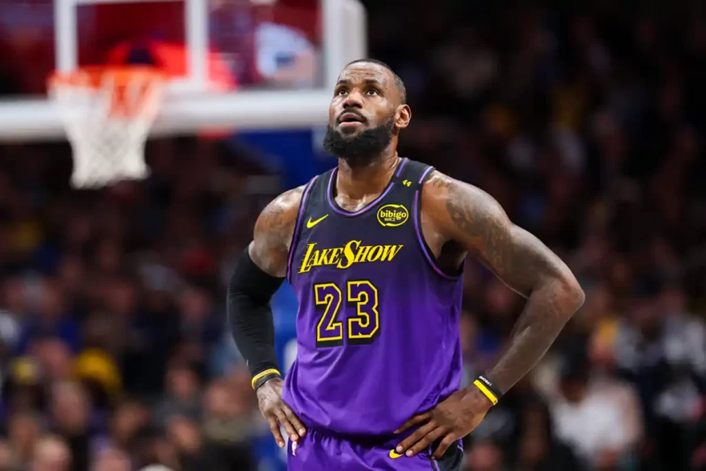 LeBron James fora temporada