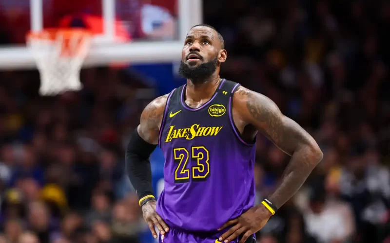 LeBron James fora temporada