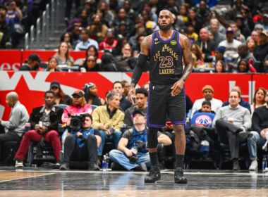 LeBron James fica Lakers